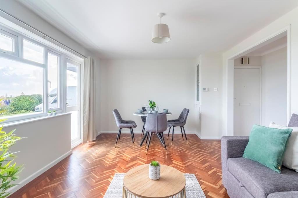 Spacious Sea View 2 Bedroom Sleeps 6-Free Parking Bournemouth Esterno foto