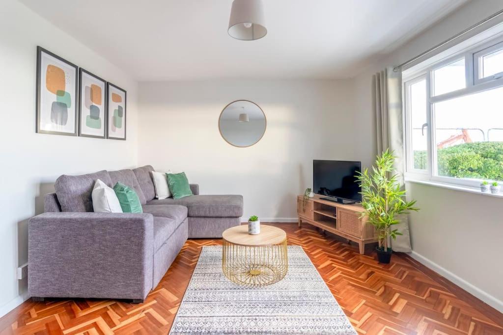 Spacious Sea View 2 Bedroom Sleeps 6-Free Parking Bournemouth Esterno foto
