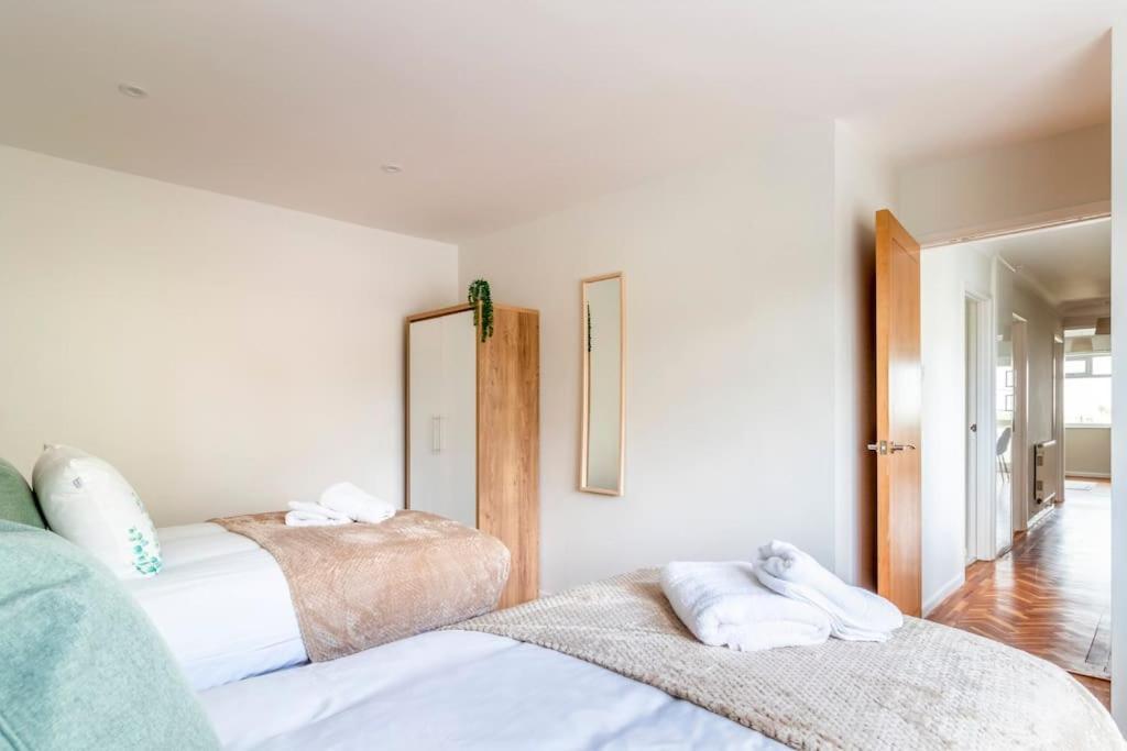 Spacious Sea View 2 Bedroom Sleeps 6-Free Parking Bournemouth Esterno foto